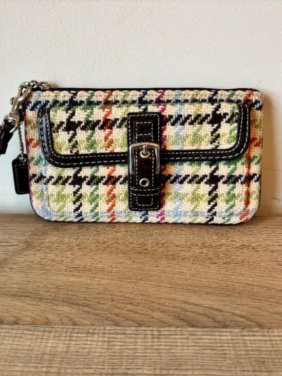 Coach Hampton Tattersall 100% Wool Plaid Wristlet Leather Trim Belt Buckle NEW - Picture 2 of 8